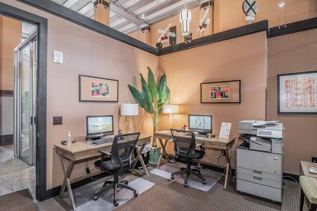 Building Photo - Texas & Pacific (T&P) Loft with stunning downtown views!