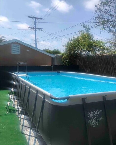 Building Photo - 1037 W 73rd St