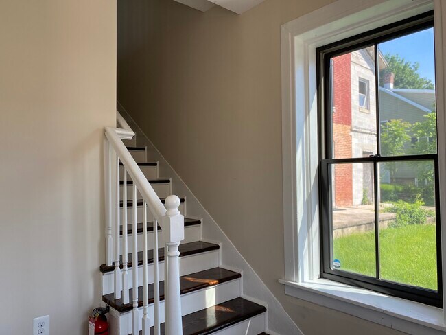 Building Photo - 13 John St