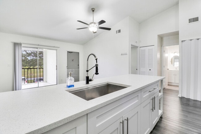 Building Photo - 6392 Chasewood Dr