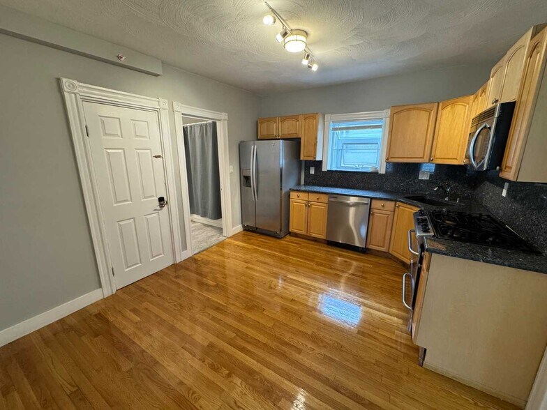 Building Photo - 35 Cameron Ave