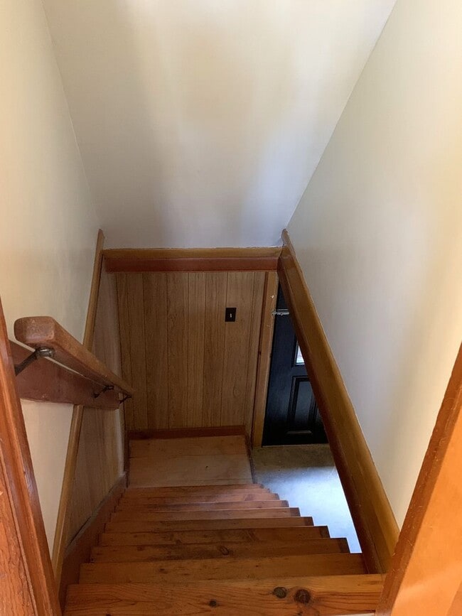 Building Photo - NEW RENT REDUCTION! Charming 3-Bedroom, 1-Bath Single-Family Home