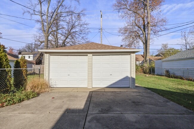 Building Photo - 1792 Roslyn Rd