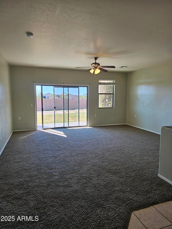 Building Photo - 1579 W Cottonwood Blfs Dr
