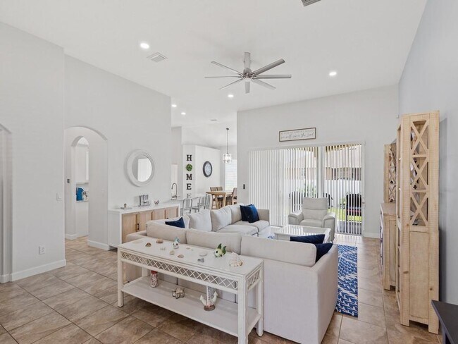 Building Photo - 6420 Parklane Ct