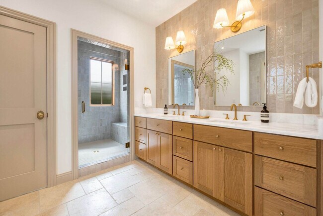 Building Photo - 501 NW B St