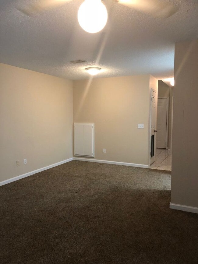 Building Photo - Briarwood West - 1/2 OFF FIRSTS MONTHS RENT WITH 12M LEASE!