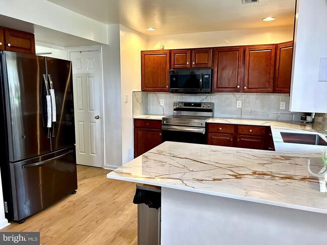 Building Photo - 358 Stonehedge Ln