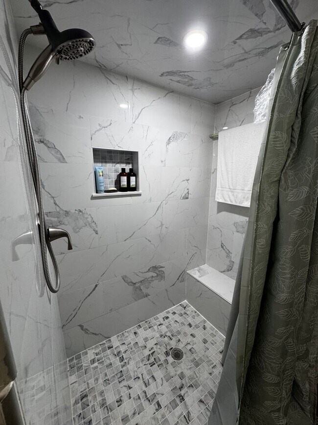 Building Photo - Charming Ocala Retreat in Peaceful 55+ Community – Move-In Ready!