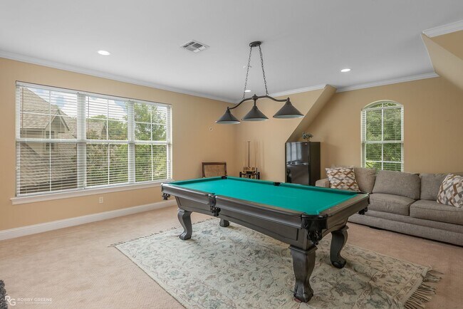 Building Photo - Beautiful Home on the Red River....