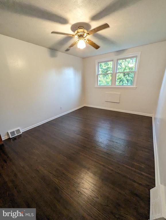 Building Photo - 910 Durard Rd