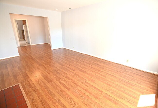 Building Photo - 2466 Beechwood Ave