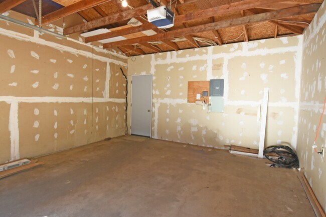 Building Photo - 30 Bayberry Ln