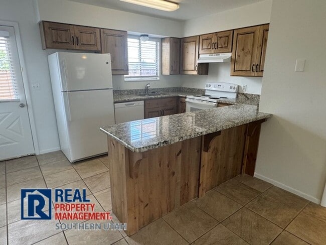 Building Photo - Colorview Townhome