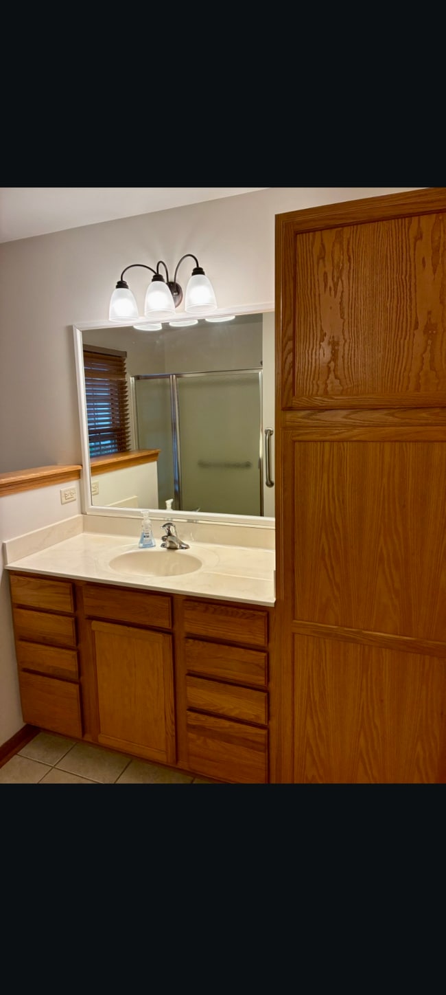 Building Photo - 230 Red Hawk Dr