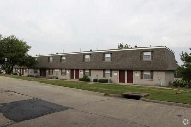 Primary Photo - 1800 Arrowhead Rd
