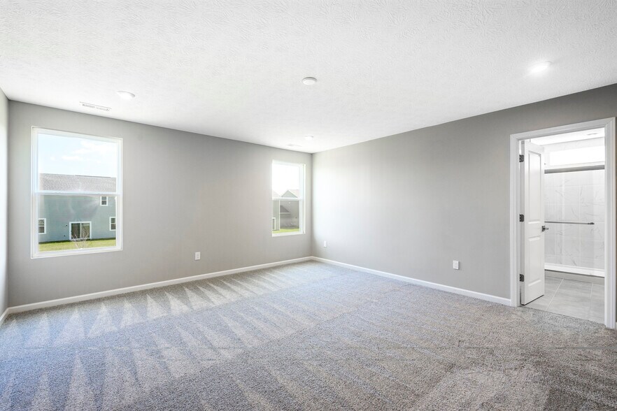 Building Photo - 1573 Crest Dr