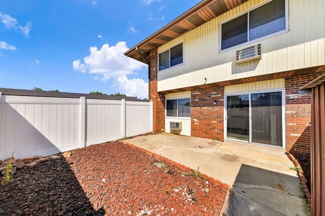 Building Photo - 7473 Hazelcrest Dr