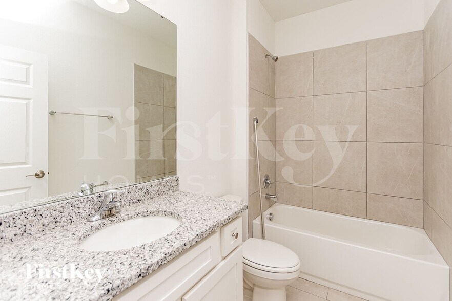 Building Photo - 348 Corbel Ln