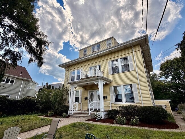Building Photo - 127 White St