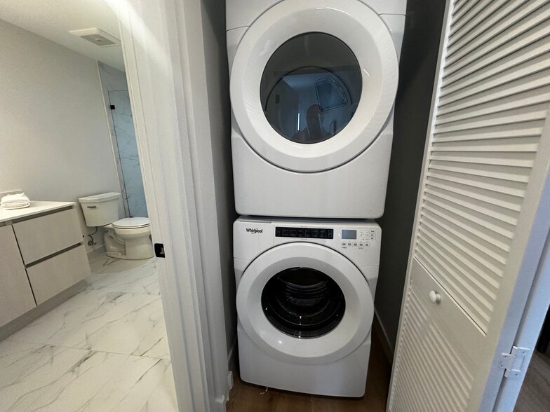 Building Photo - 119 SE 2nd Ct