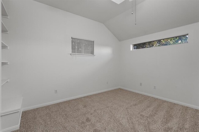 Building Photo - 2913 Whisper Oaks Ln