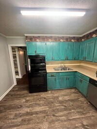 Building Photo - 3 Bed/2 Bath Home