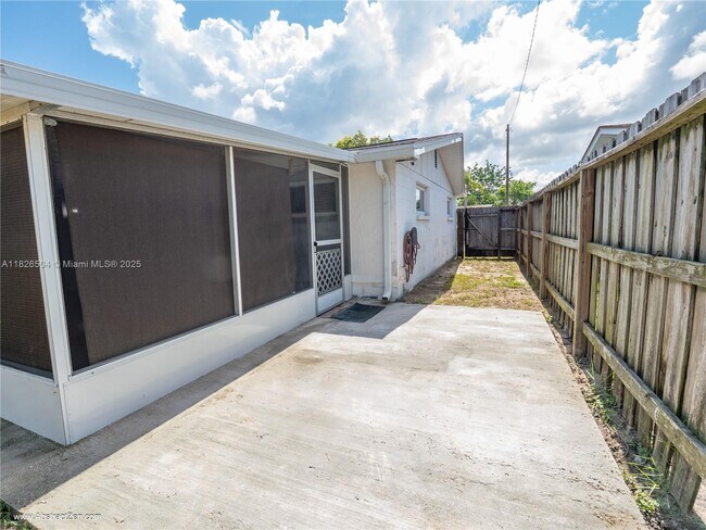 Building Photo - 3421 Cantrell