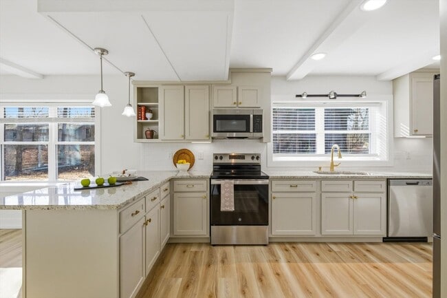 Building Photo - 2113 W Madison Ave