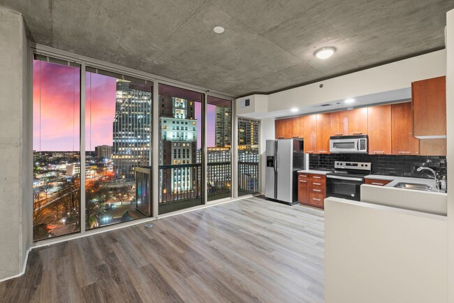 Building Photo - Gorgeous 1B/1B in Heart of Buckhead!