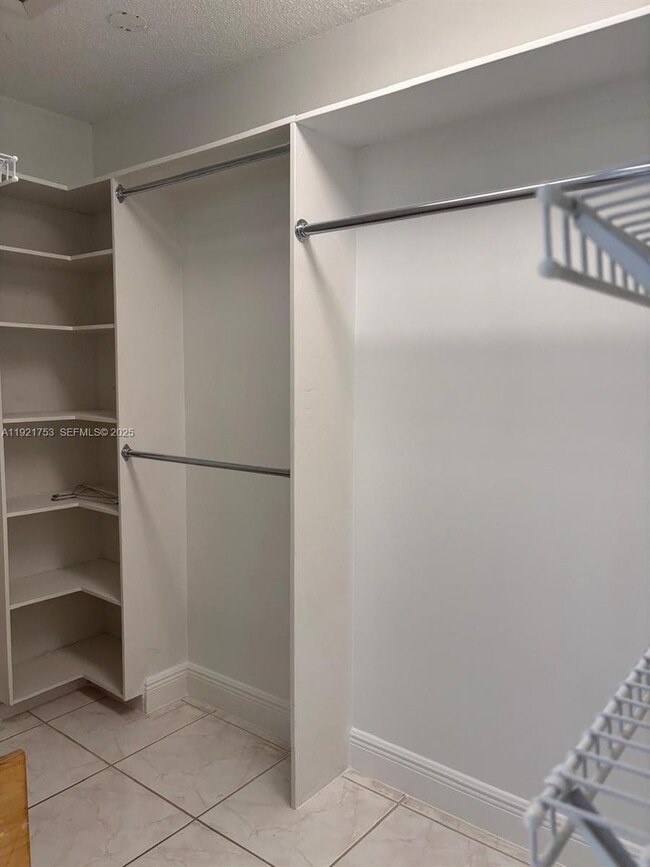 Building Photo - 9211 SW 123rd Ave Ct