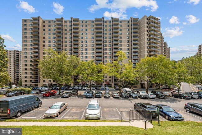 Building Photo - 205 Yoakum Pkwy