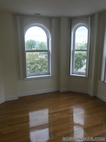 Building Photo - 90 Westland Ave