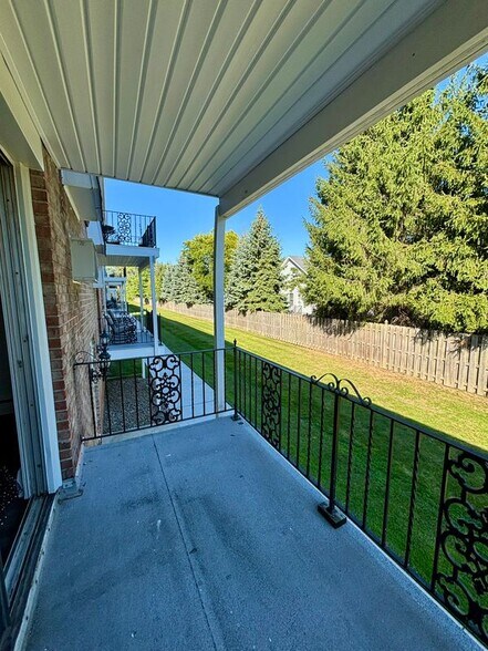 Building Photo - 21 Losson Garden Dr