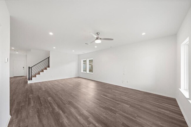 Building Photo - 807 Brazos Trl
