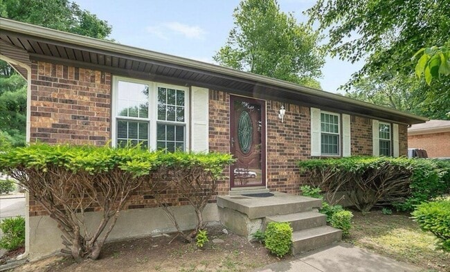 Primary Photo - Updated Hillview Home! 3BR/2BA with Basement!