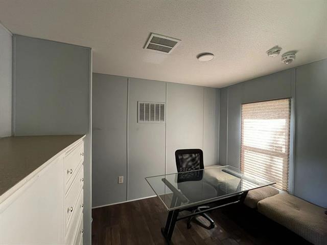 Building Photo - 132 Park Dr