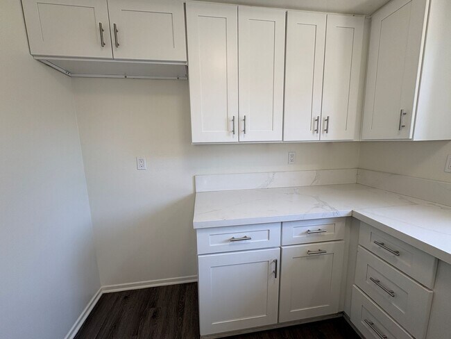 Building Photo - 2244 E Joana Dr