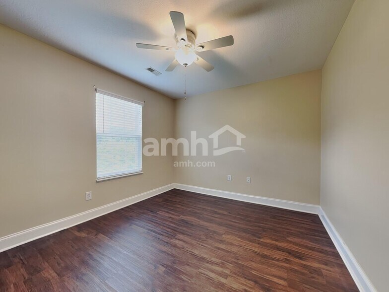 Building Photo - 4643 Aylesbury Dr