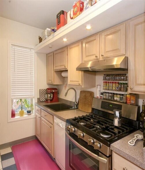 Building Photo - 56 Market St