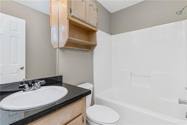 Building Photo - 15 Kimberly Ln