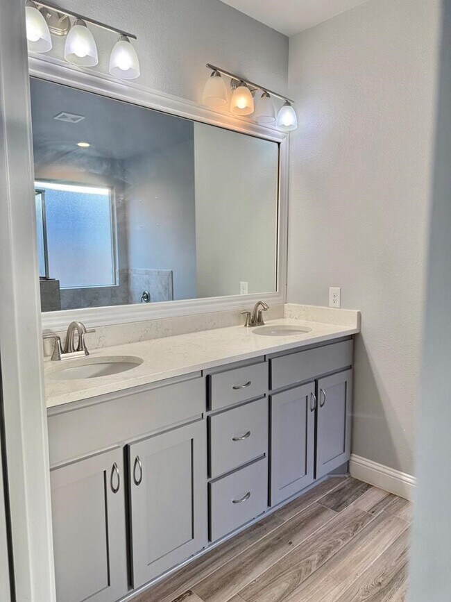 Building Photo - 3907 Yorkshire Dr