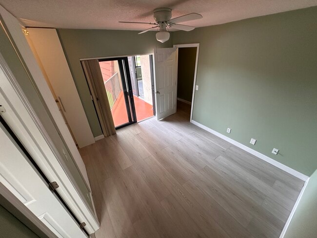 Building Photo - 3871 Victoria Dr