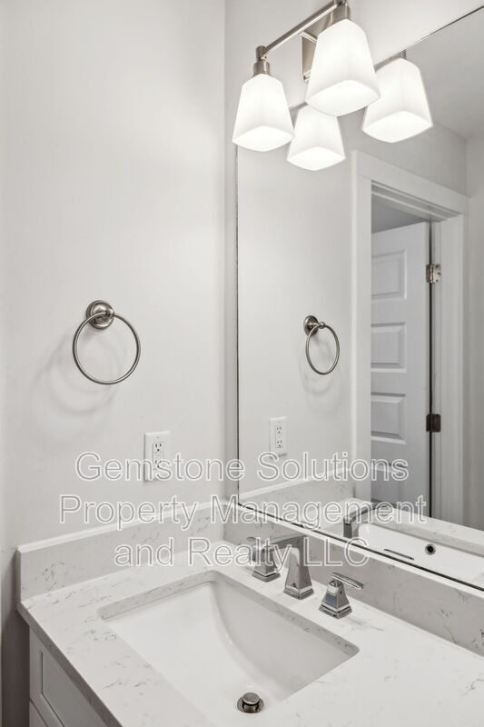 Building Photo - 1609 9th Ave N