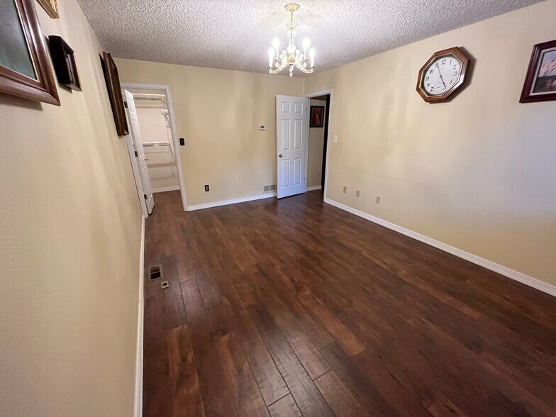 Building Photo - 2685 S Dayton Way