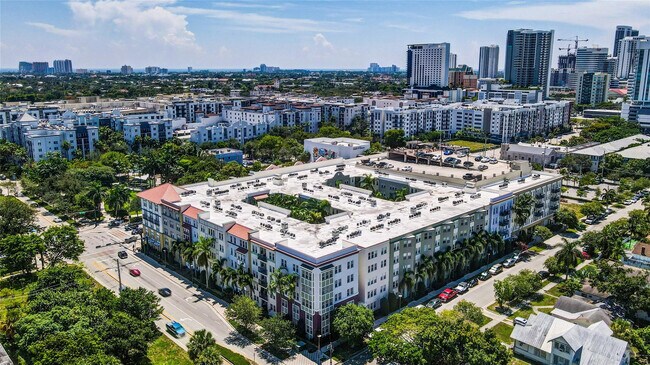 Building Photo - 533 NE 3rd Ave