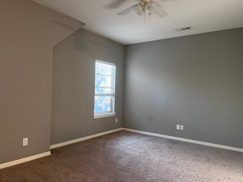 Building Photo - 1541 Valley Creek Rd
