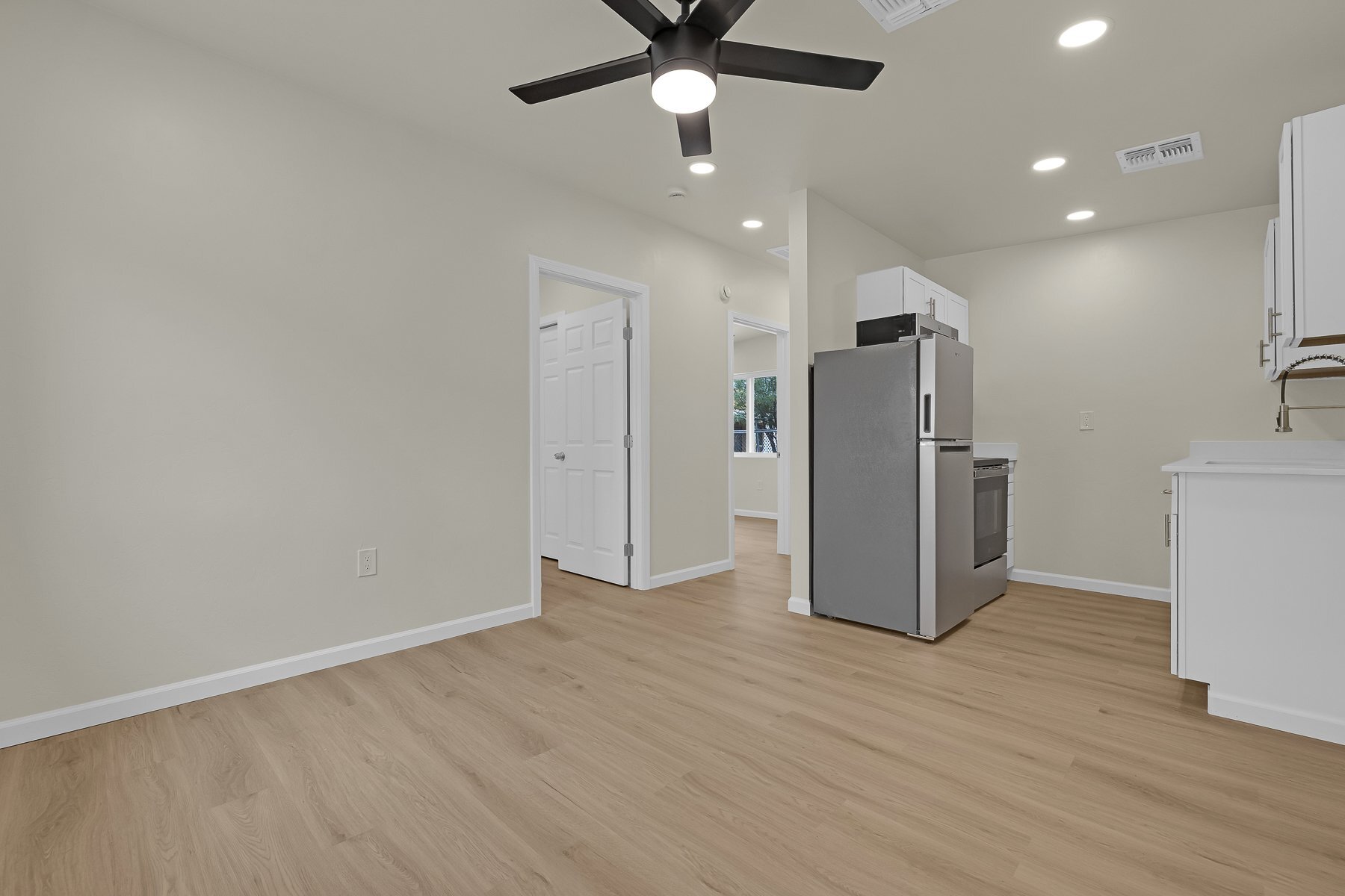 Building Photo - 207 E Valeska Rd