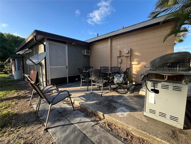 Building Photo - 1 W Country Cove Way