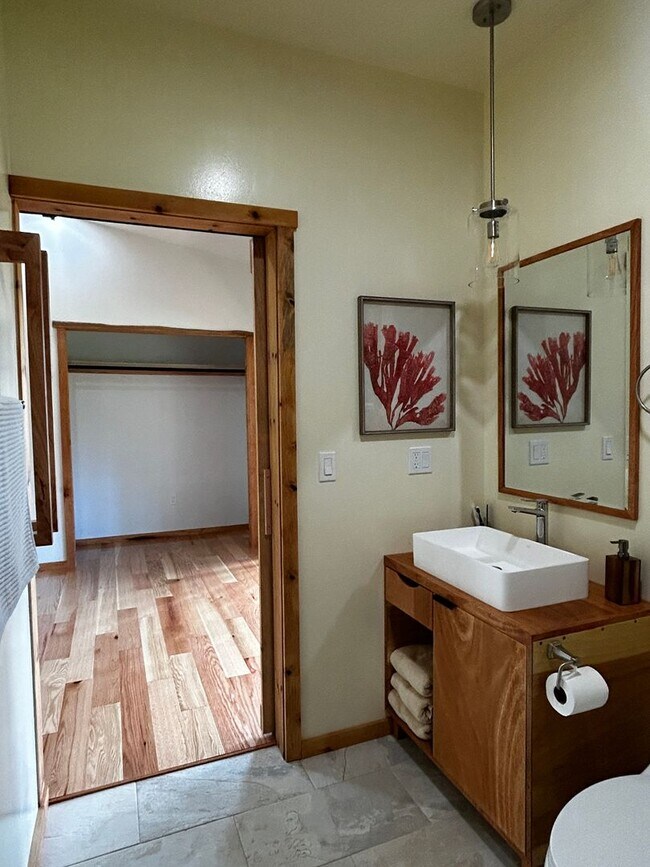 Building Photo - Brand New Luxury Furnished 3 bed 2 bath Ho...